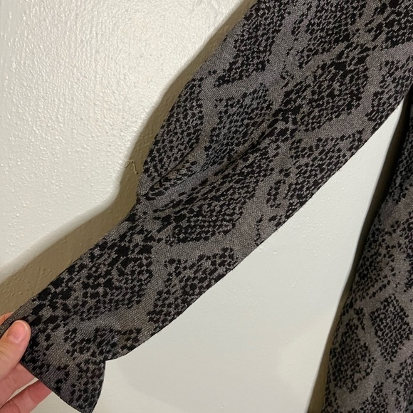 WAYF balloon sleeve grey knit sweater dress Bodycon‎ flattering mature - Picture 4 of 6